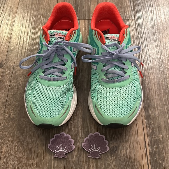 RunDisney Little Mermaid 2016 New Balance Vazee - Picture 2 of 7